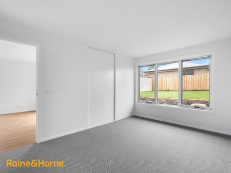 Spacious Family Home! - Photo 3