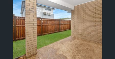 Spacious three-bedroom home - Photo 3