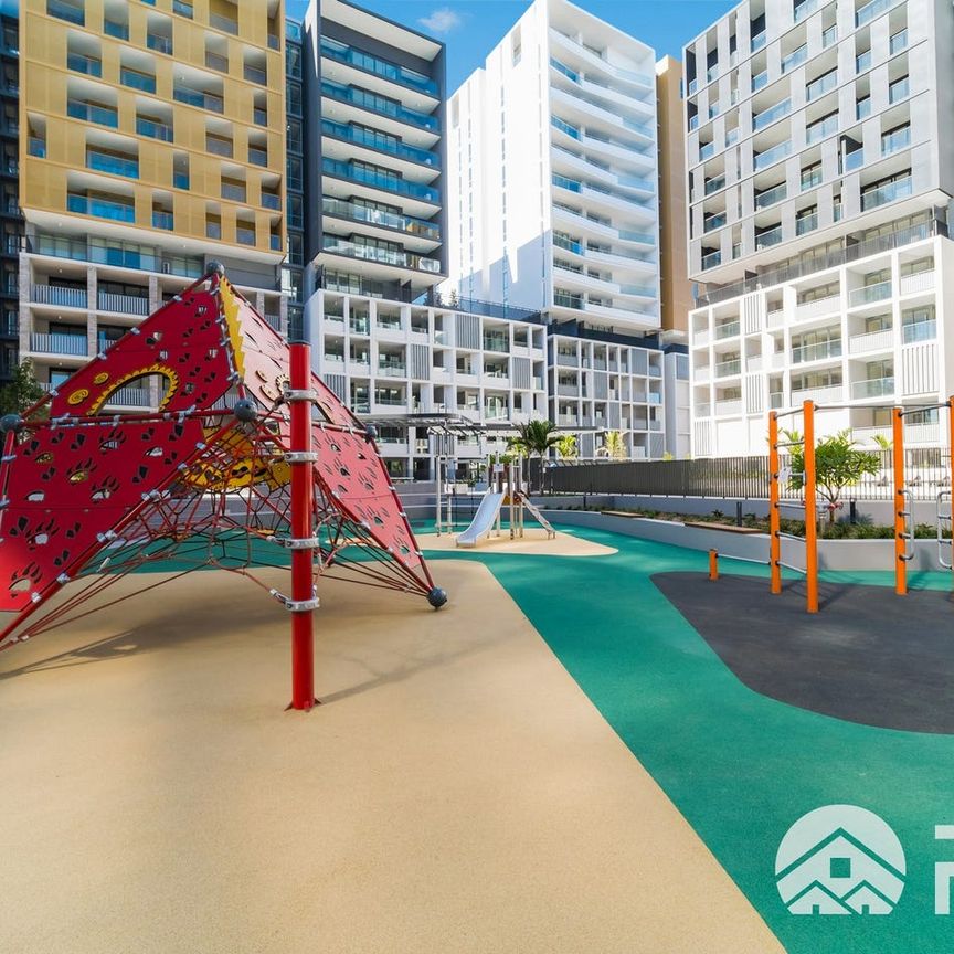 Stunning designer apartment for lease NOW! - Photo 1