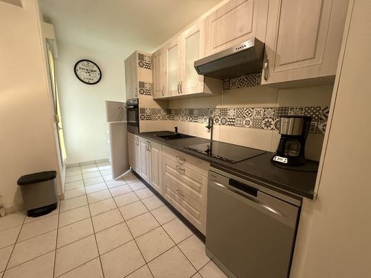 Apt T2 meublé et équipé avec terrasse et stationnement, secteur St Rémy, disponible le 1 janvier 2026 - Photo 1