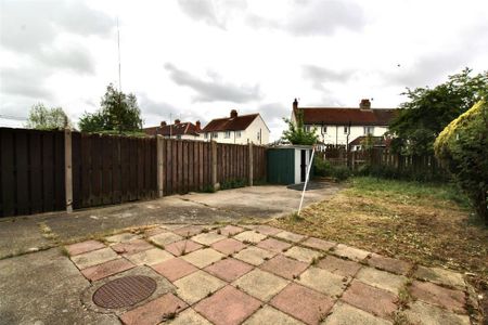 2 bedroom end of terrace house to rent - Photo 2