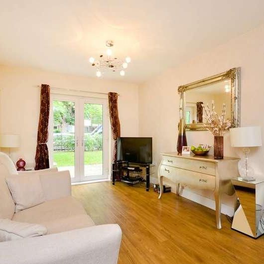 Golden Manor, Hanwell, W7 - Photo 1