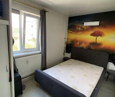 Inchiriez Apartament 2 camere Petrisor - Fotografie 2