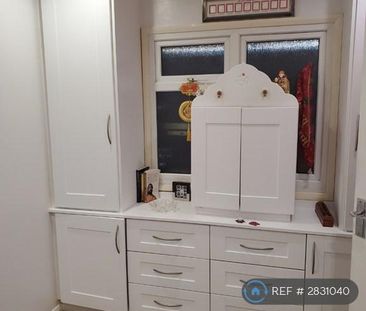 3 bedroom semi-detached house to rent - Photo 3