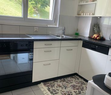 Grand appartement de 4 1/2 pièces avec balcon ensoleillé - Photo 2