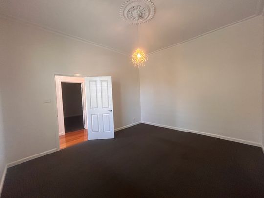 Immaculate home right in the heart of Hawthorn. - Photo 1