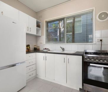 11/37 Myrnong Crescent, Ascot Vale VIC 3032 - Photo 2