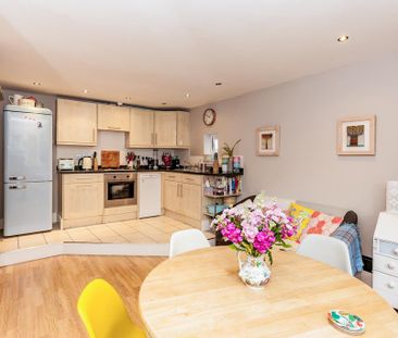 2 bedroom end of terrace house to rent - Photo 4