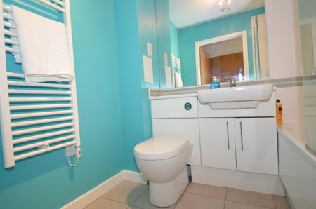 Kensington House, Park Lodge Avenue, West Drayton, UB7 - Photo 3