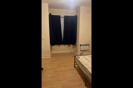 Studio Flat, Primrose Road, E10 - Photo 3