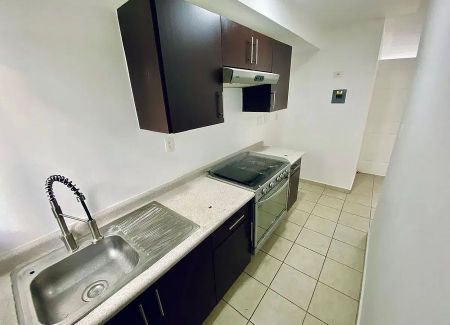 Casa Remodelada en Condominio en Renta en Sonterra - Photo 2