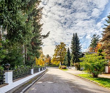 Möblierte Traumwohnung im Dachgeschoss einer Villenhälfte - Photo 1