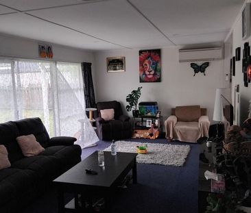 Comfortable 3BR Home in Edmund Road, Rotorua - Photo 1