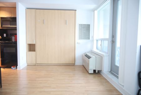 For Lease - 19 Avondale Avenue Unit# LPH14, Toronto, Ontario - Photo 2