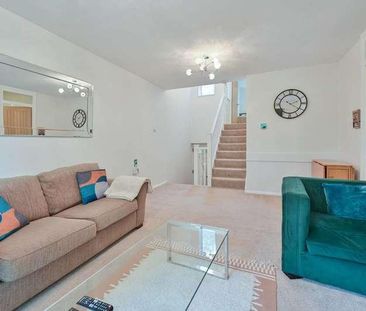 Raphael Drive, Watford, WD24 - Photo 2
