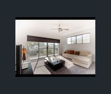 EXECUTIVE SPACIOUS BEAUTIFUL..... - Photo 2