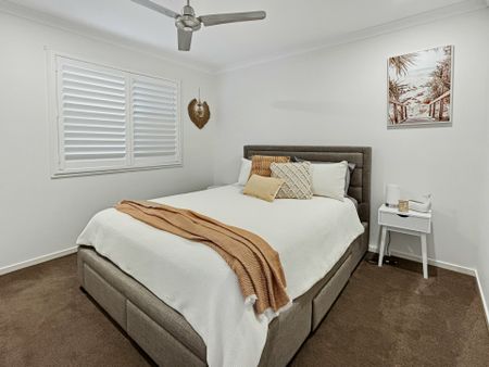 Bright, Spacious & Steps from the Water – Coastal Living at Its Best - Photo 2