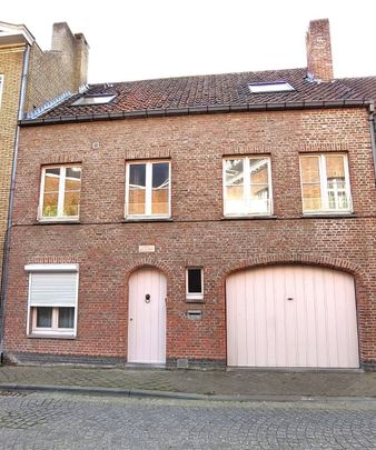 Charmante STADSWONING met GARAGE op UITSTEKENDE locatie te Brugge vlak aan 't Zand! - Photo 1