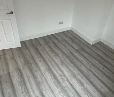 4 bedroom semi-detached house to rent - Photo 5