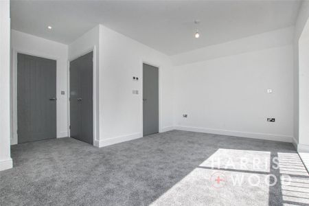 4 bedroom detached house to rent - Photo 3