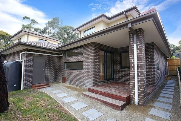 Modern & Stylish 3-Bedroom Townhouse in Prime Location - Photo 1
