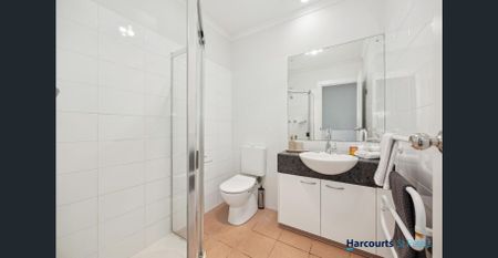 Modern Tri-Level Townhome in Adelaide city - Photo 4