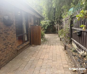 2/4 Iramoo Street, BALWYN - Photo 3