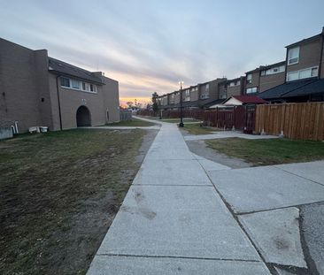 For Lease - 246 John Garland ( Main) Boulevard Unit# 43, Toronto, O... - Photo 6