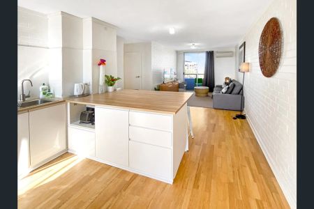 Swagger in Fremantle. - Photo 3