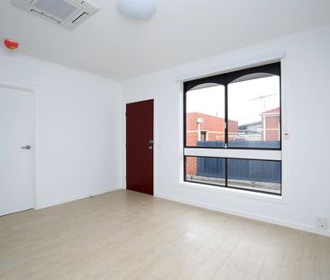 3/178 Melville Road, Brunswick West VIC 3055 - Photo 2
