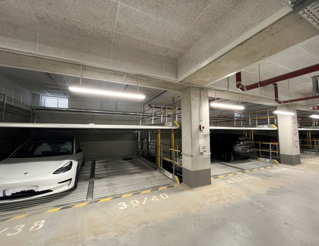 Heiligkreuzviertel: Zweizimmerwohnung mit EBK, Terrasse und Stellplatz - Foto 1