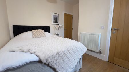 6 Bed Student Accommodation - Photo 5