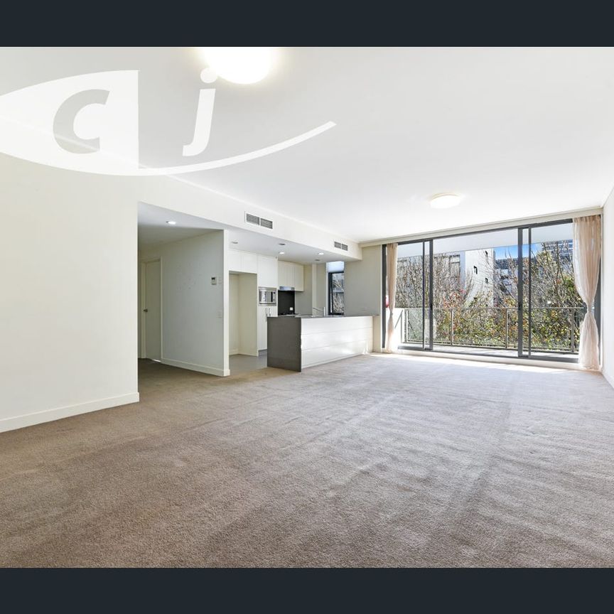 Abundantly designed two bedroom apartment with absolute convenience! - Photo 1
