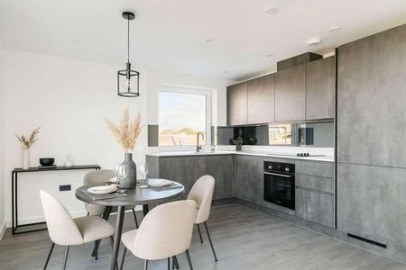 West Byfleet, Surrey, KT14 - Photo 4