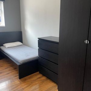 Room in a Shared House, Oaklands Park Avenue, IG1 - Photo 2