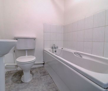 4 bedroom flat to rent, - Photo 5