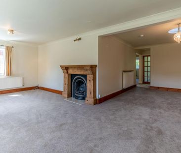 4 bedroom detached bungalow to rent - Photo 3