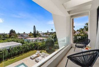 4 bedroom luxury Villa for rent in El Paraíso, Andalusia