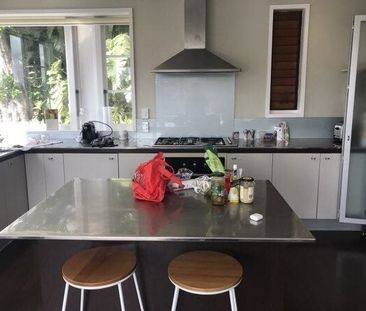 1 Bedroom Flat with Balcony, Freemans Bay - Photo 3