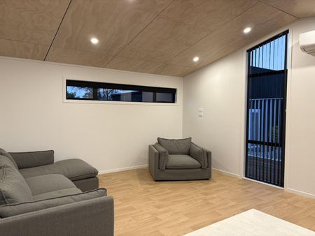 Brand new Living - Photo 3