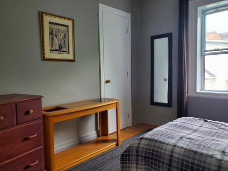 Métro Longueuil __ 2e station de Berri-UQAM __ Propre & Paisible - Photo 5