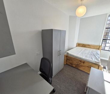 5 bedroom flat to rent - Photo 2