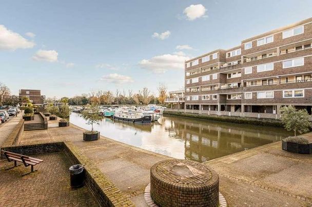 Romulus Court, Brentford Dock, TW8 - Photo 1