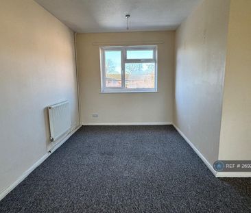3 bedroom flat to rent - Photo 6