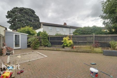 3 bedroom semi-detached house to rent - Photo 2