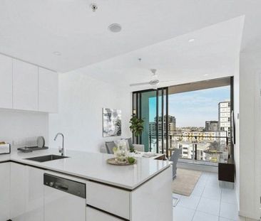 Modern 1 Bedroom Apartment with Resort-Style Amenities in Vibrant Newstead - Photo 1