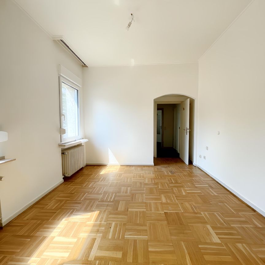 GROßZÜGIGE 2-ZIMMER WOHNUNG IN KREFELDER INNENSTADT ZU MIETEN! - Photo 1