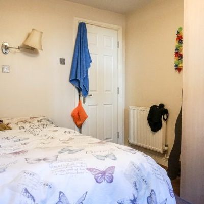 2 Bedrooms Broomfield Crescent - Photo 1