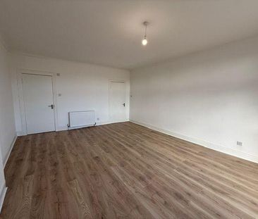 3 bedroom flat to rent - Photo 4