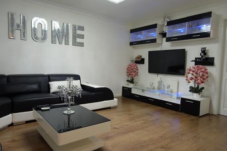 3 bedroom House To Let Total Size: 991 SQ FT - Photo 3